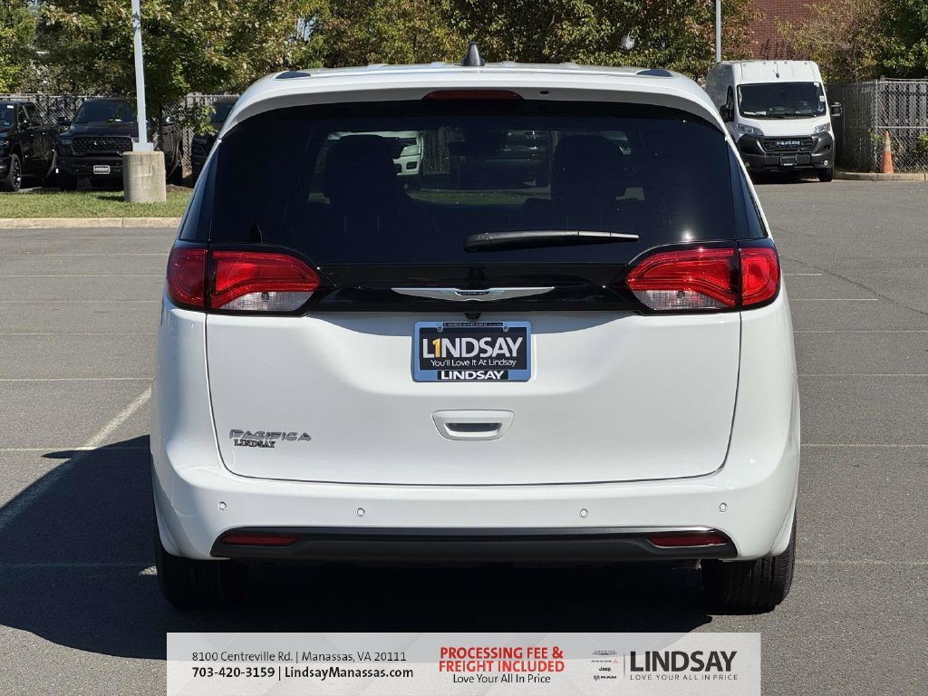 New 2027 Chrysler Pacifica LX FWD image 7