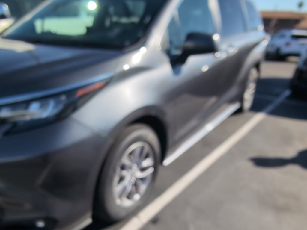 Used 2025 Toyota Sienna XLE FWD image 10