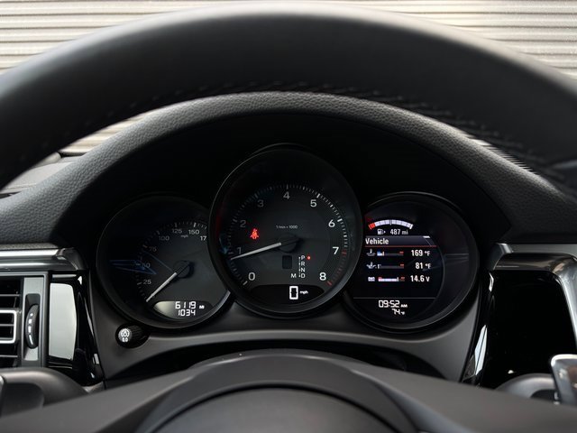 Used 2025 Porsche Macan image 17
