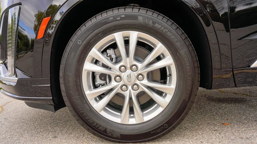 Certified 2025 Cadillac XT6 Luxury image 9