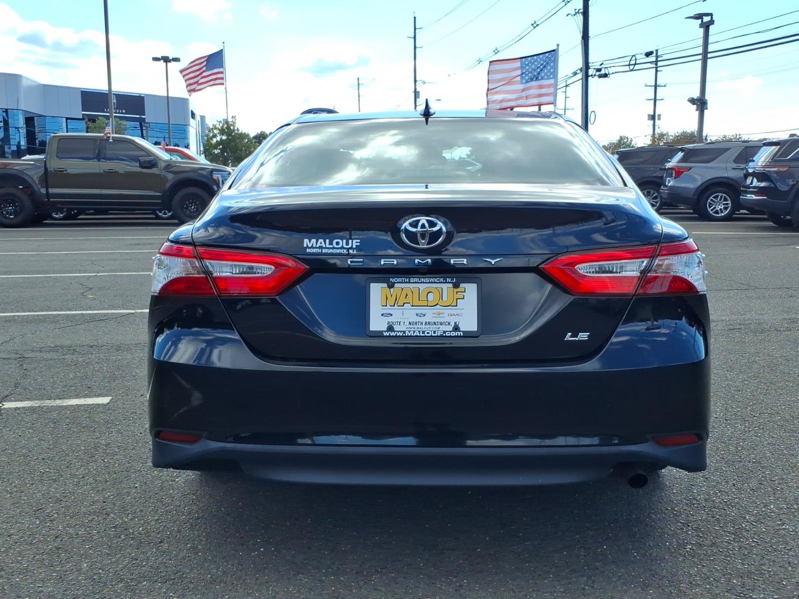 Used 2019 Toyota Camry LE FWD image 5