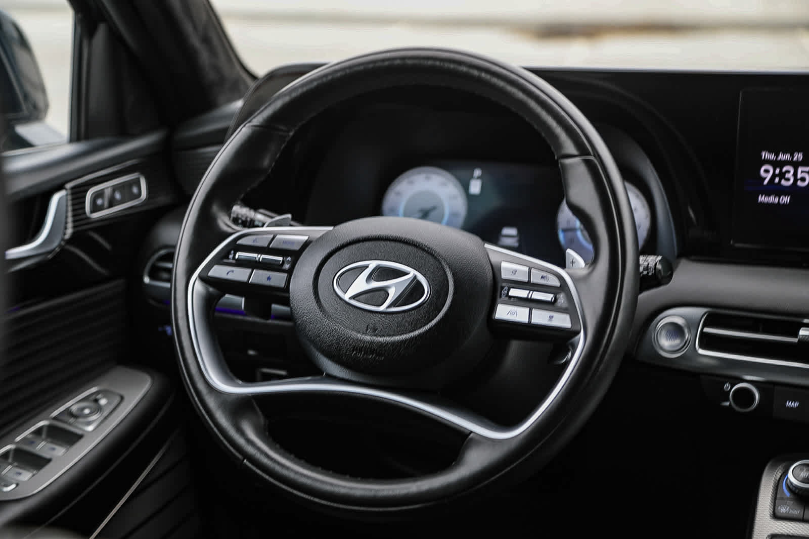 Used 2025 Hyundai Palisade Calligraphy FWD image 14