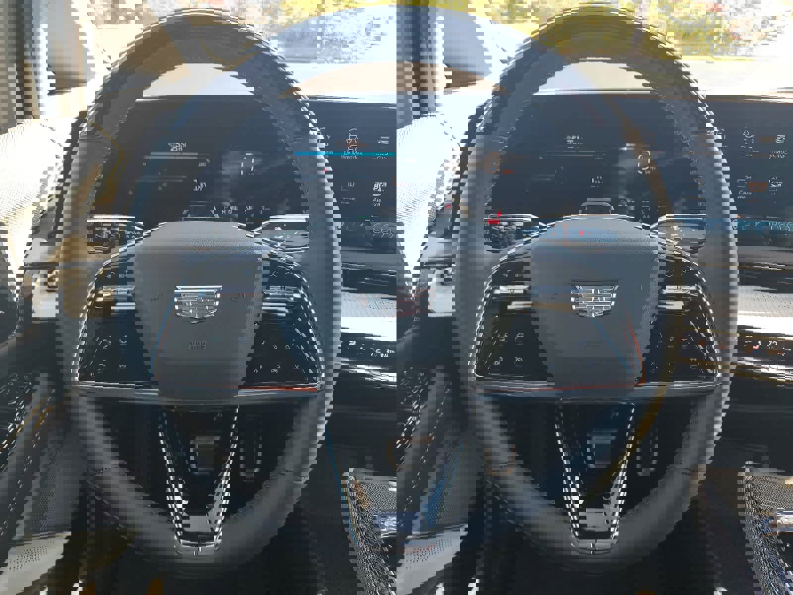 New 2025 Cadillac Optiq Luxury 2 image 10