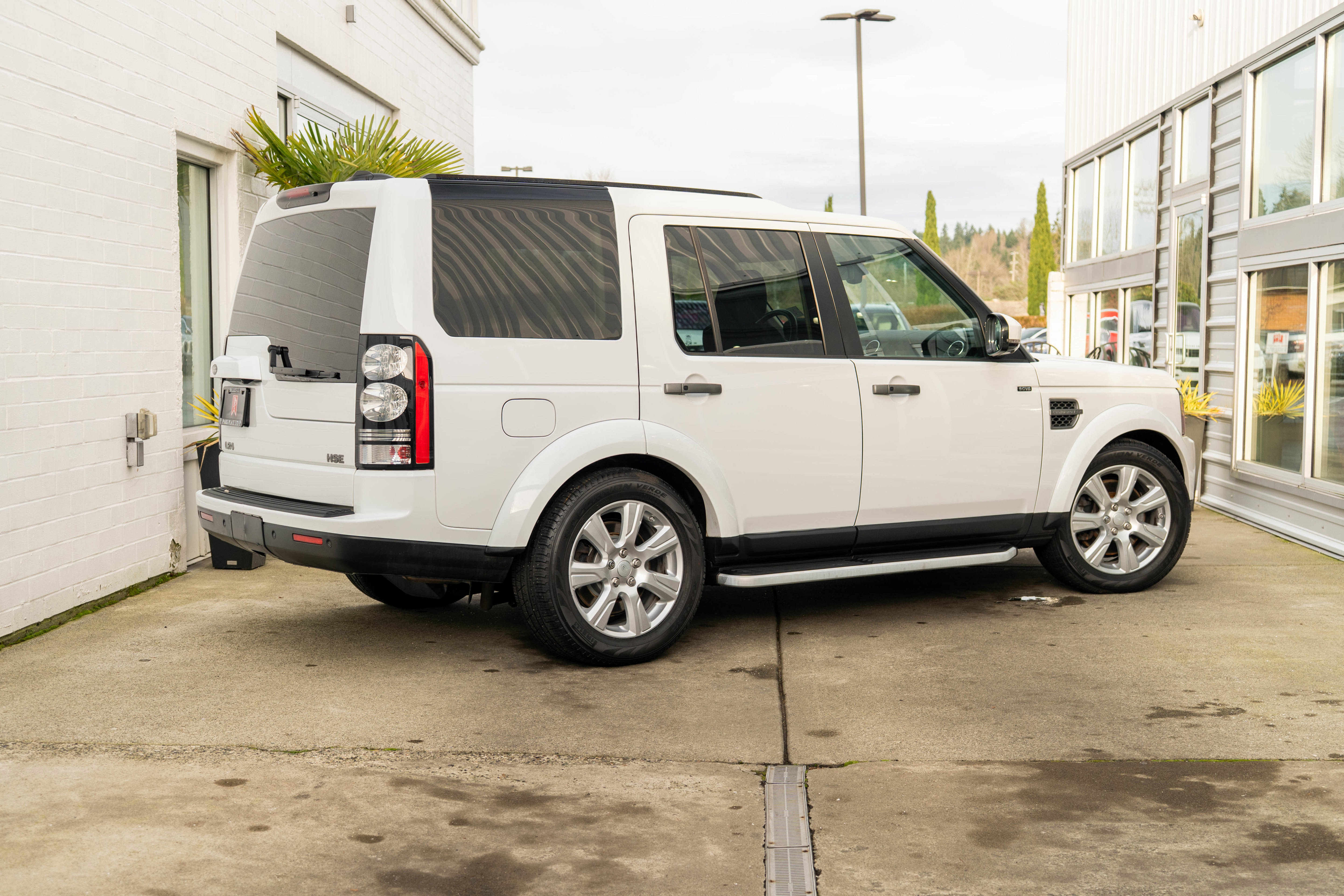 Used 2016 Land Rover LR4 HSE Silver Edition AWD/4WD image 7