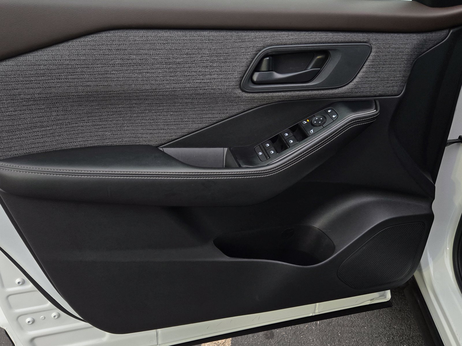 Used 2021 Nissan Rogue S FWD image 9