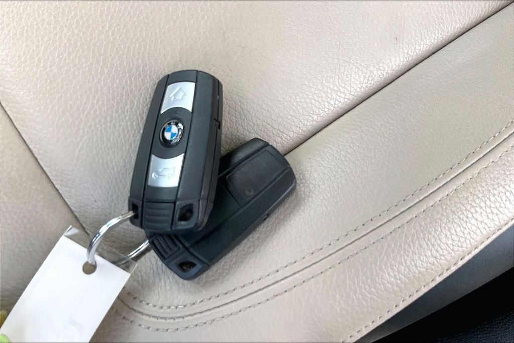 Used 2013 BMW 128i Convertible RWD image 10