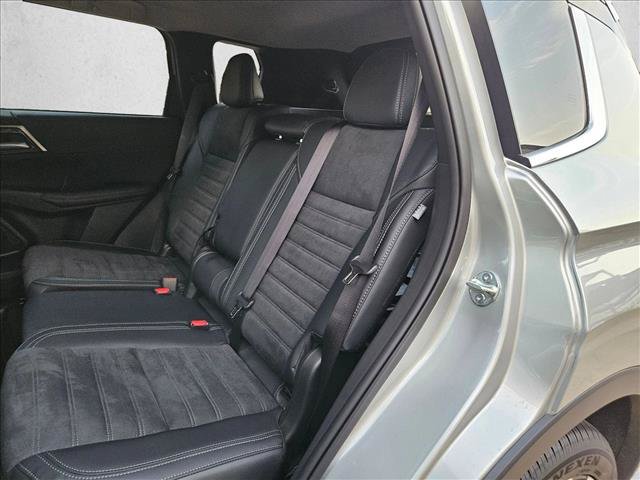 Used 2026 Mitsubishi Outlander SE FWD image 16
