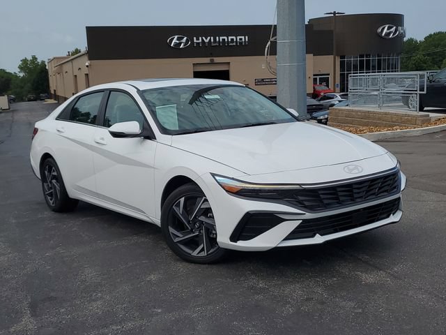 Used 2025 Hyundai Elantra Limited FWD image 33