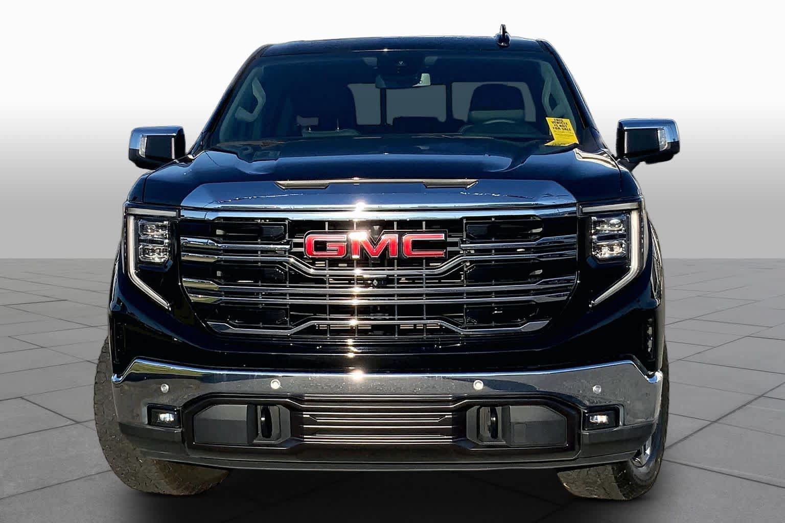 Used 2023 GMC Sierra 1500 SLT w/ SLT Premium Plus Package AWD/4WD image 4