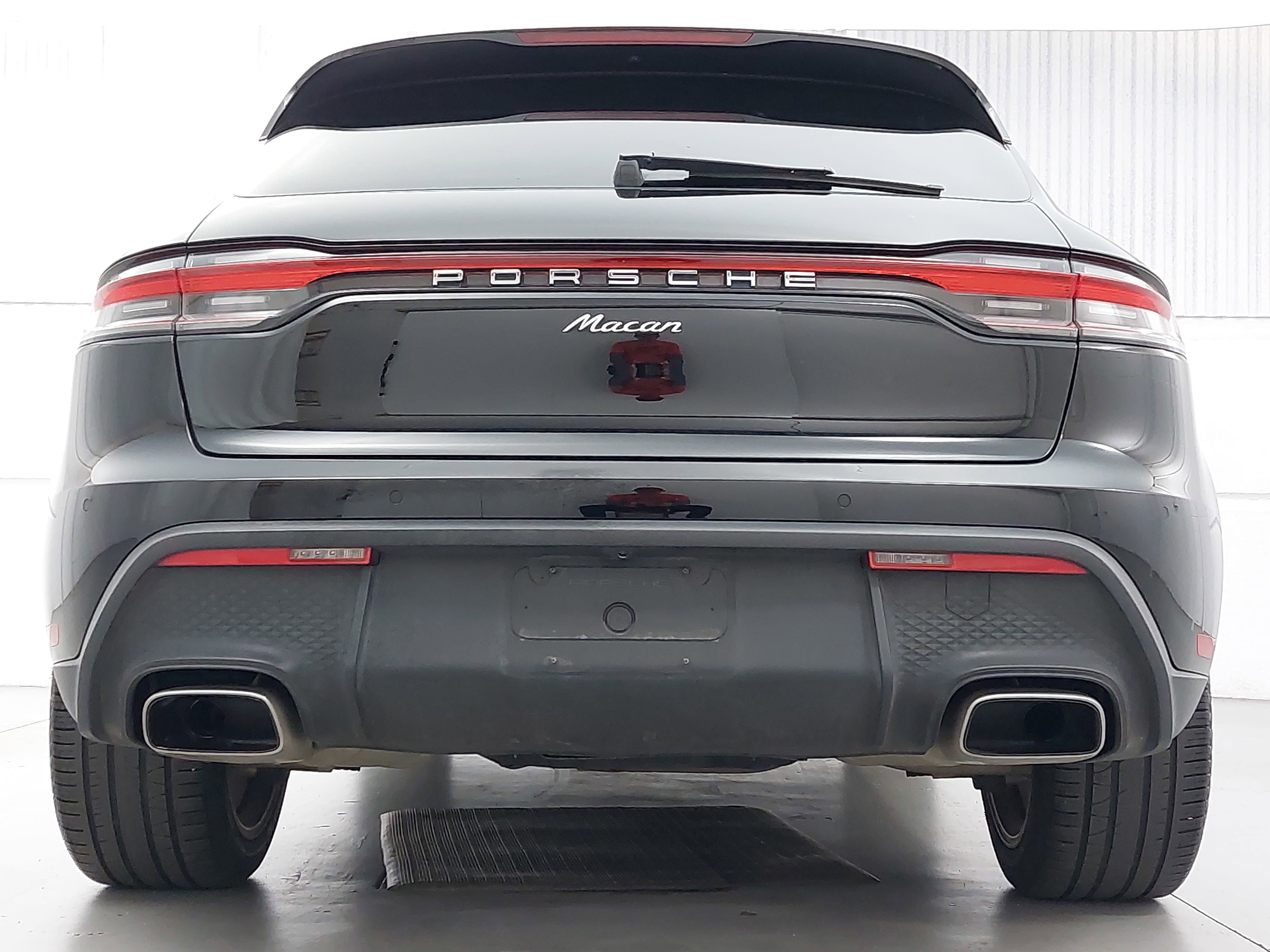 Certified 2023 Porsche Macan AWD/4WD image 6