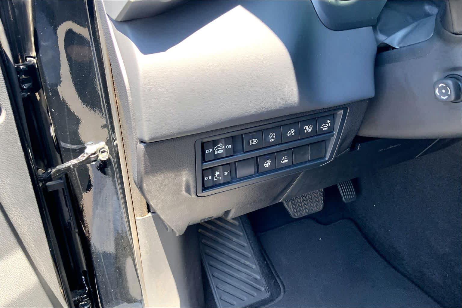 Used 2024 Toyota Tundra Platinum AWD/4WD image 36