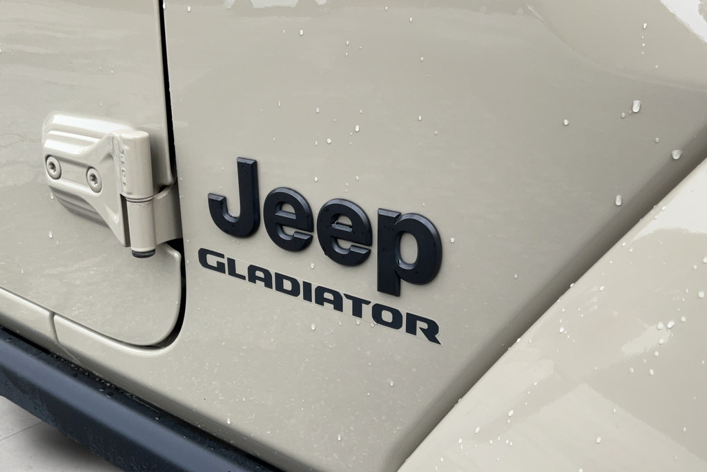 Used 2022 Jeep Gladiator Sport AWD/4WD image 28