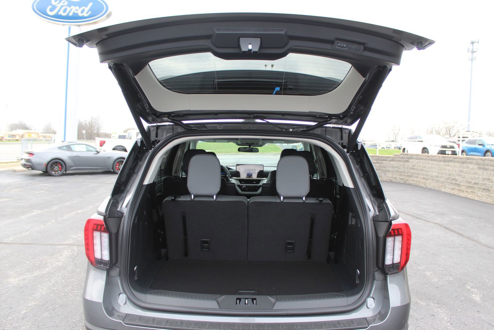 New 2026 Ford Explorer Active AWD/4WD image 16