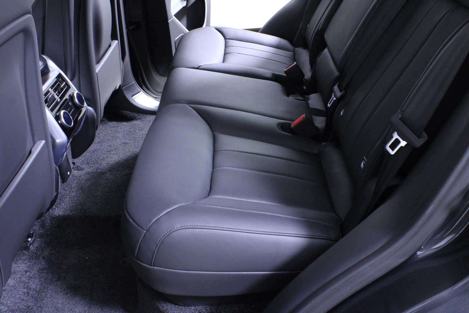 New 2025 Land Rover Range Rover SE image 10