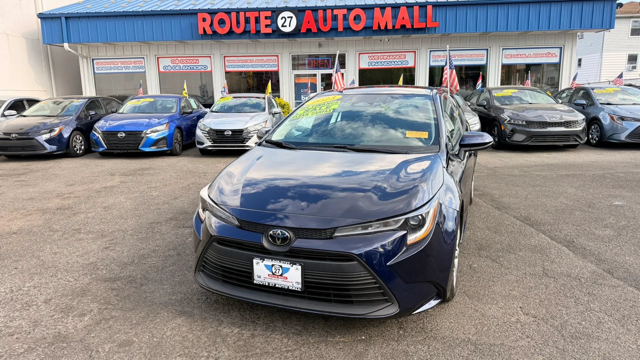 Used 2023 Toyota Corolla LE FWD image 1