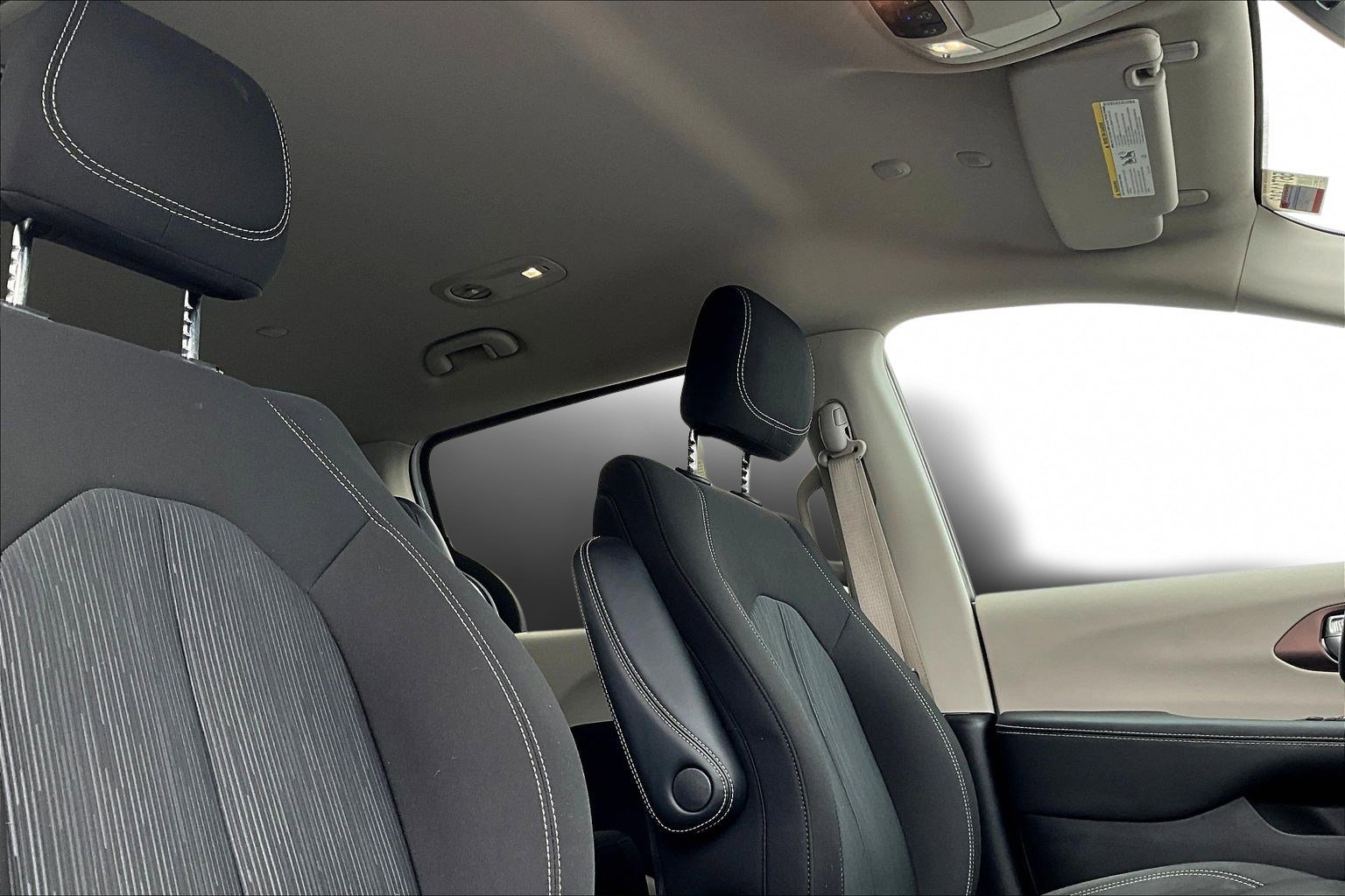 Used 2024 Chrysler Voyager LX image 28