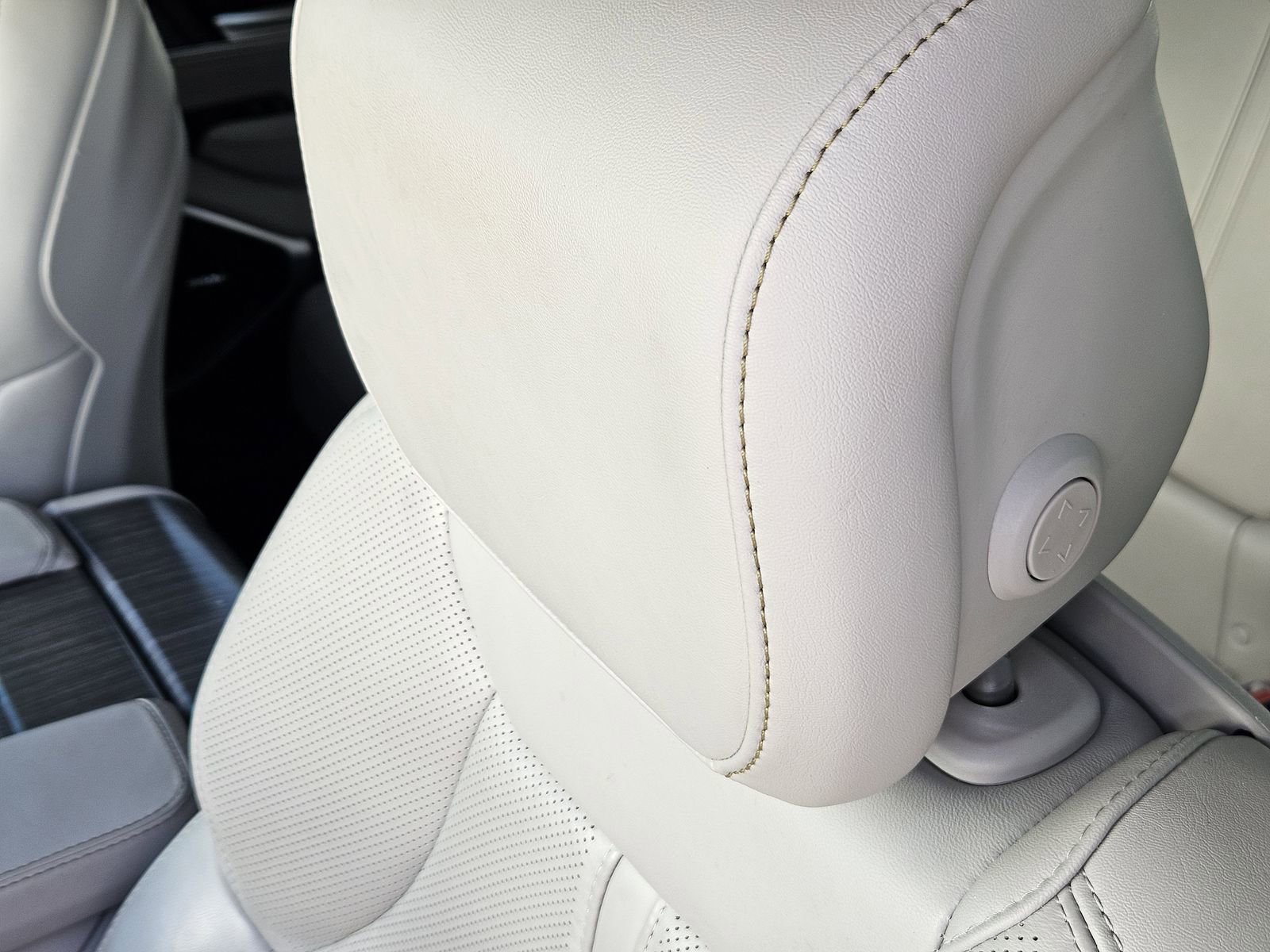 Used 2024 Jeep Wagoneer L Series II w/ Flexible Seating Group image 28