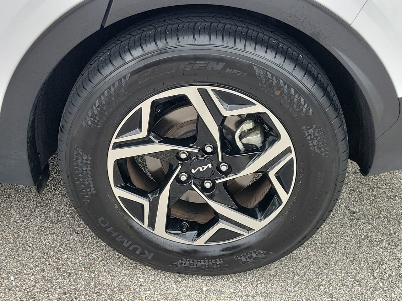 Used 2025 Kia Sportage LX image 5