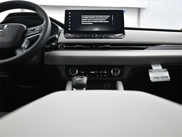 New 2025 Mitsubishi Outlander SE image 16