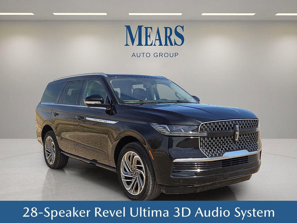Used 2025 Lincoln Navigator Reserve image 8