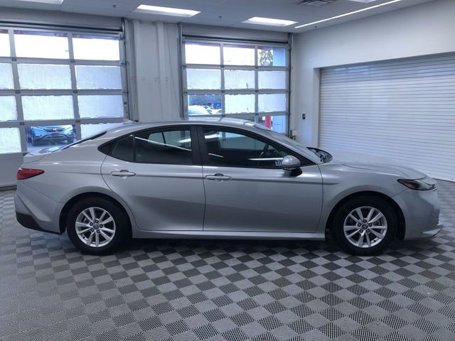 Used 2025 Toyota Camry LE image 27