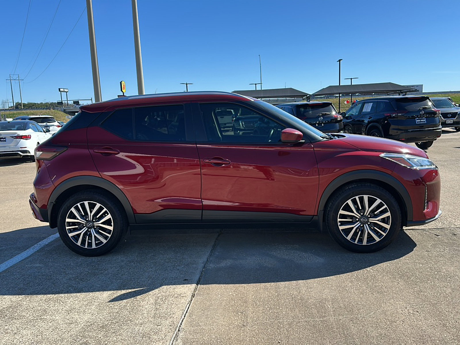 Used 2023 Nissan Kicks SV image 9