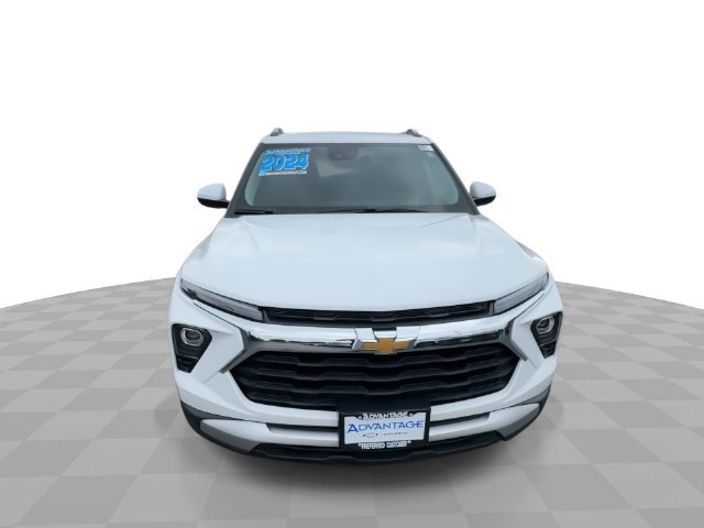 Used 2024 Chevrolet TrailBlazer LT w/ Convenience Package AWD/4WD image 3