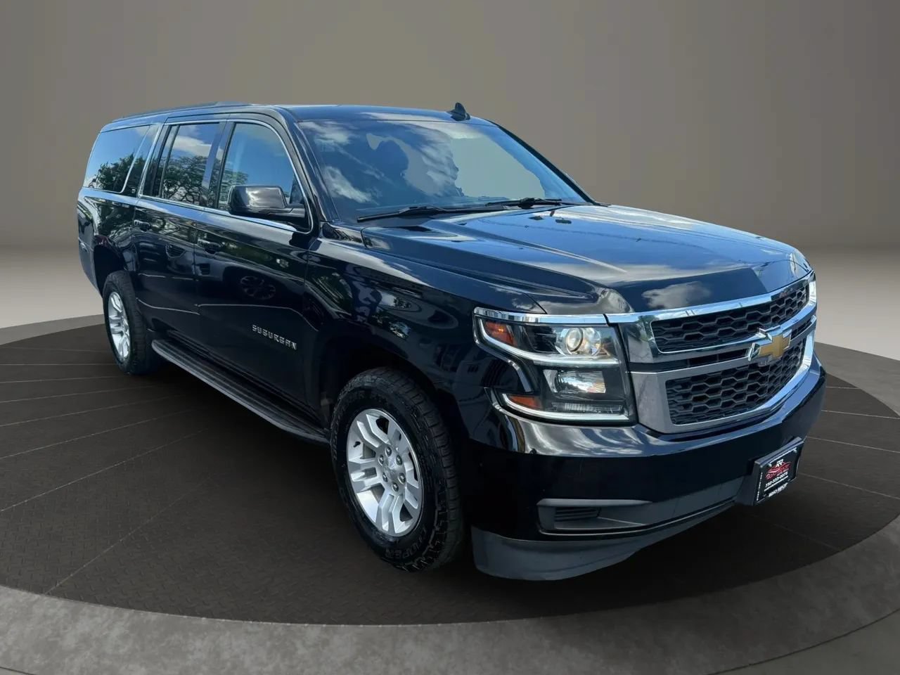 Used 2019 Chevrolet Suburban LT AWD/4WD image 5