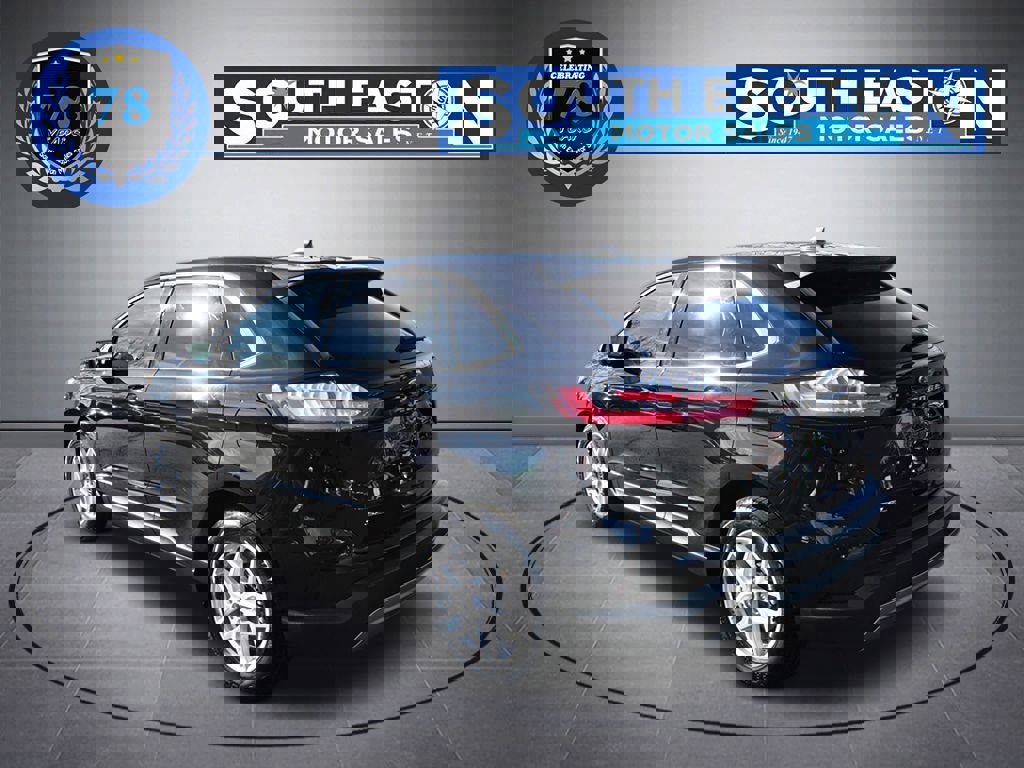 Used 2021 Ford Edge SEL w/ Cargo Accessory Package image 5