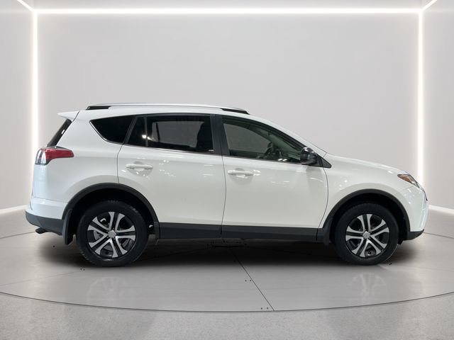 Used 2016 Toyota RAV4 LE AWD/4WD image 7