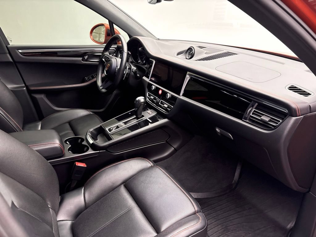 Certified 2024 Porsche Macan AWD/4WD image 25