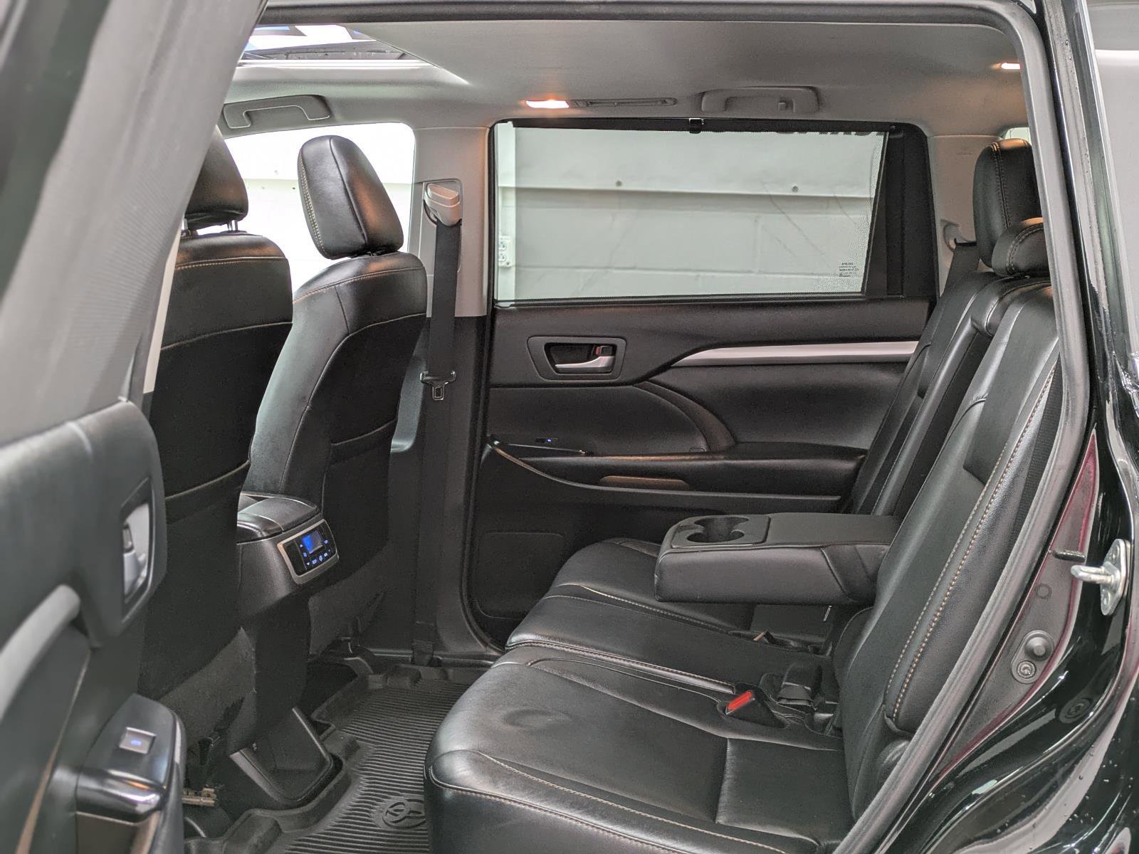 Used 2018 Toyota Highlander XLE image 12