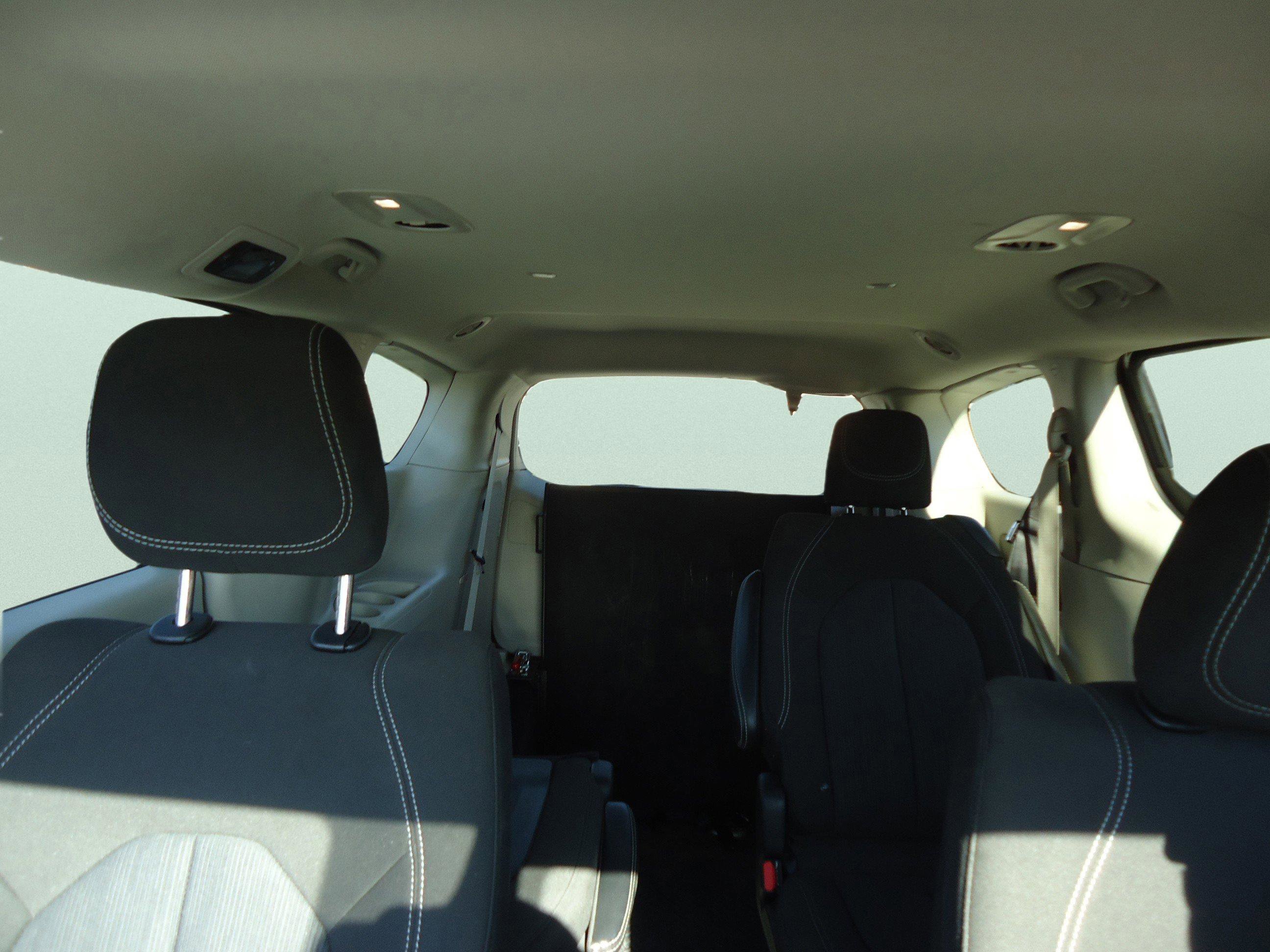 Used 2023 Chrysler Voyager LX image 30