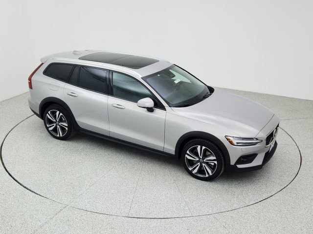 Certified 2025 Volvo V60 B5 Cross Country Plus image 14