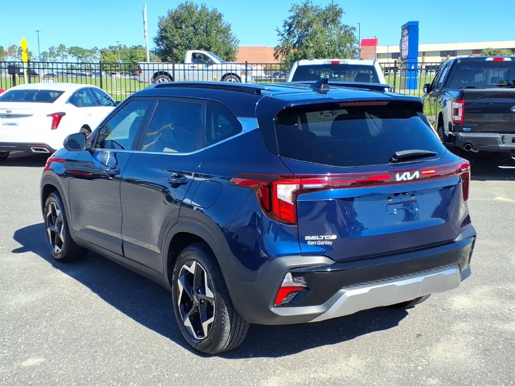 Used 2024 Kia Seltos EX FWD image 5