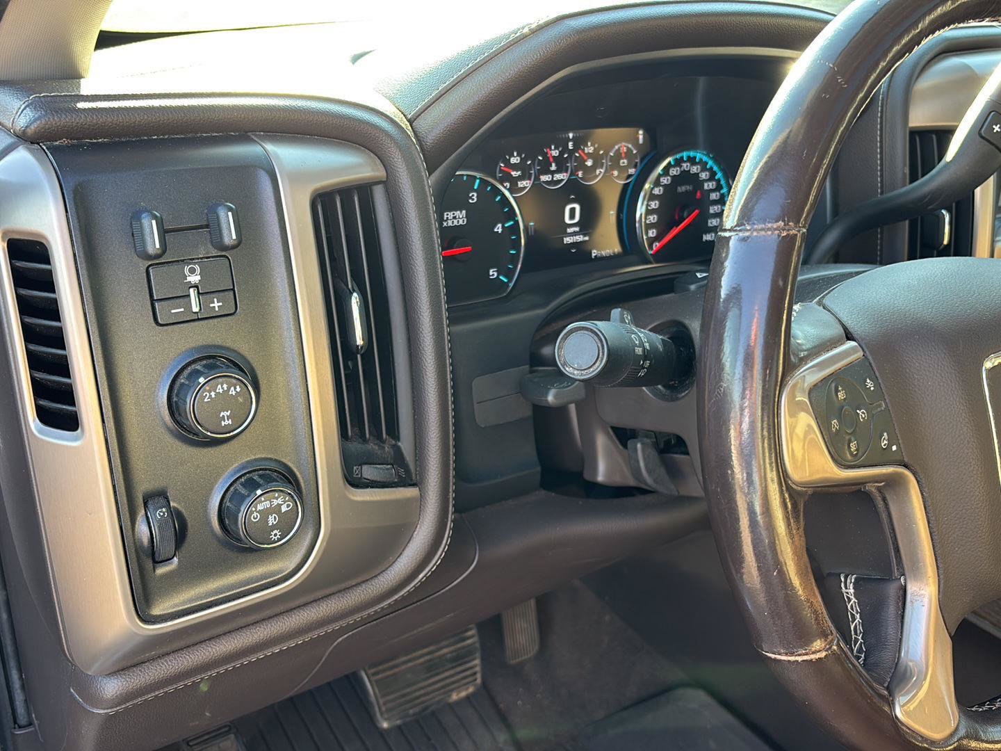 Used 2018 GMC Sierra 2500 Denali w/ Duramax Plus Package AWD/4WD image 18
