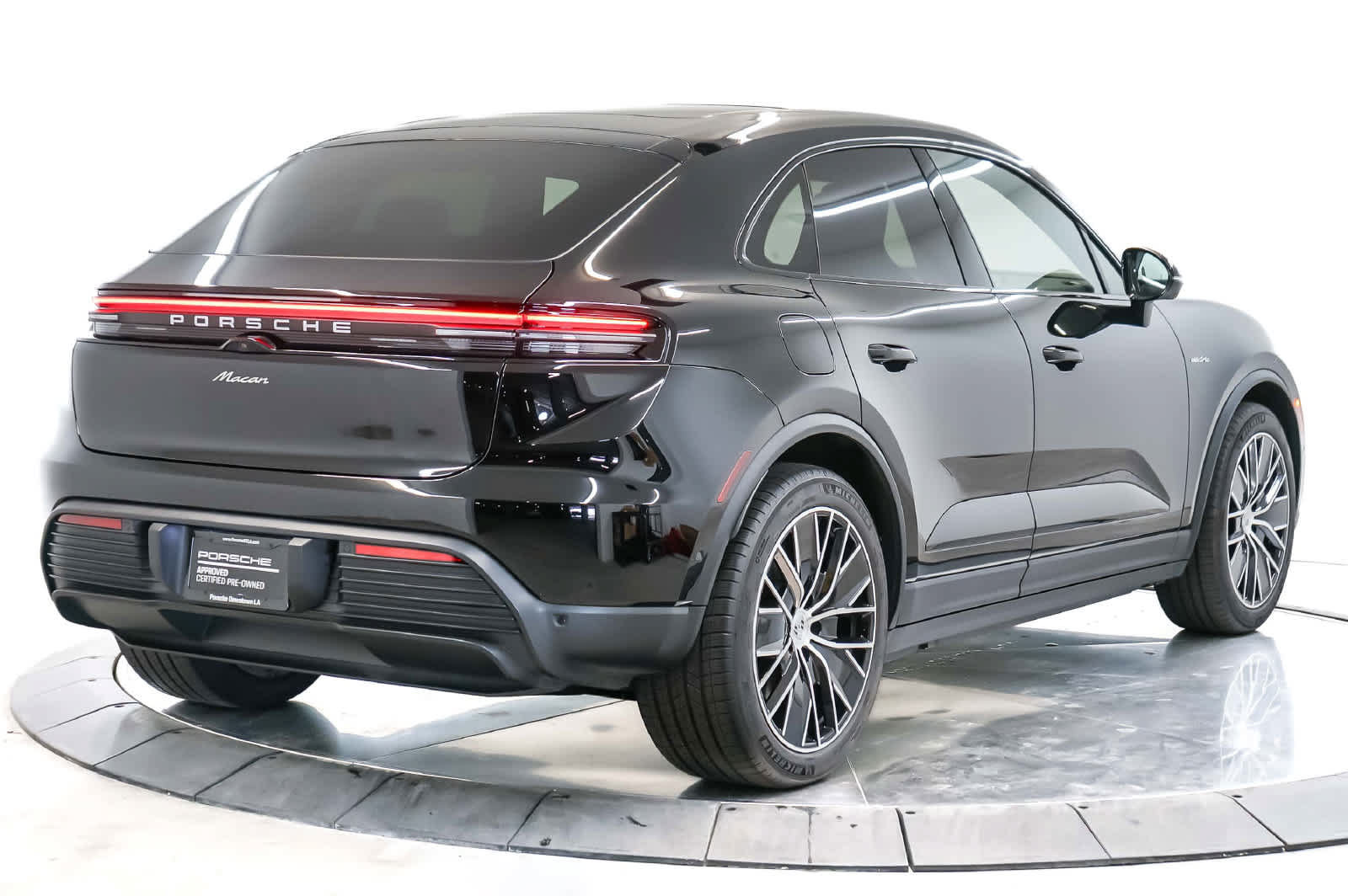 Certified 2026 Porsche Macan Electric RWD image 9