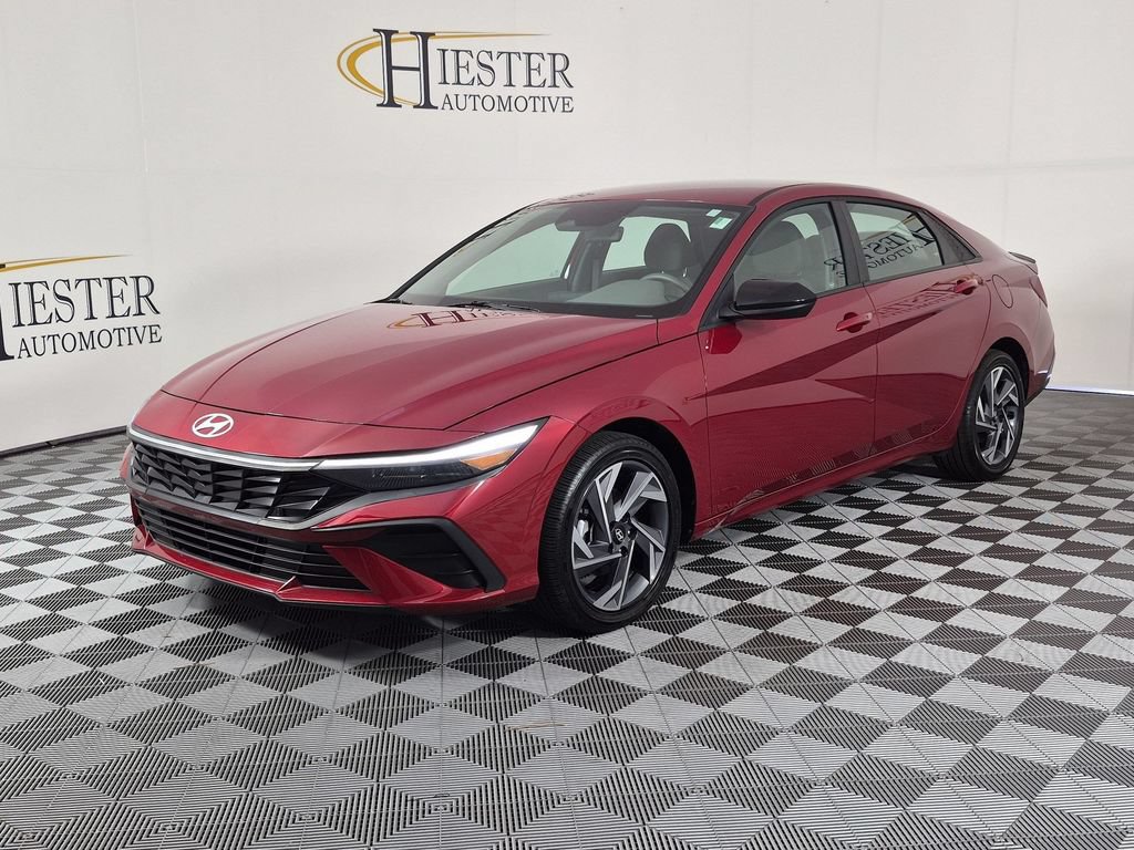 Used 2025 Hyundai Elantra SEL FWD image 8