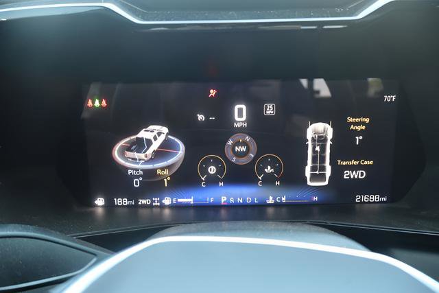 Used 2024 Chevrolet Colorado Z71 w/ Z71 Convenience Package 2 AWD/4WD image 18