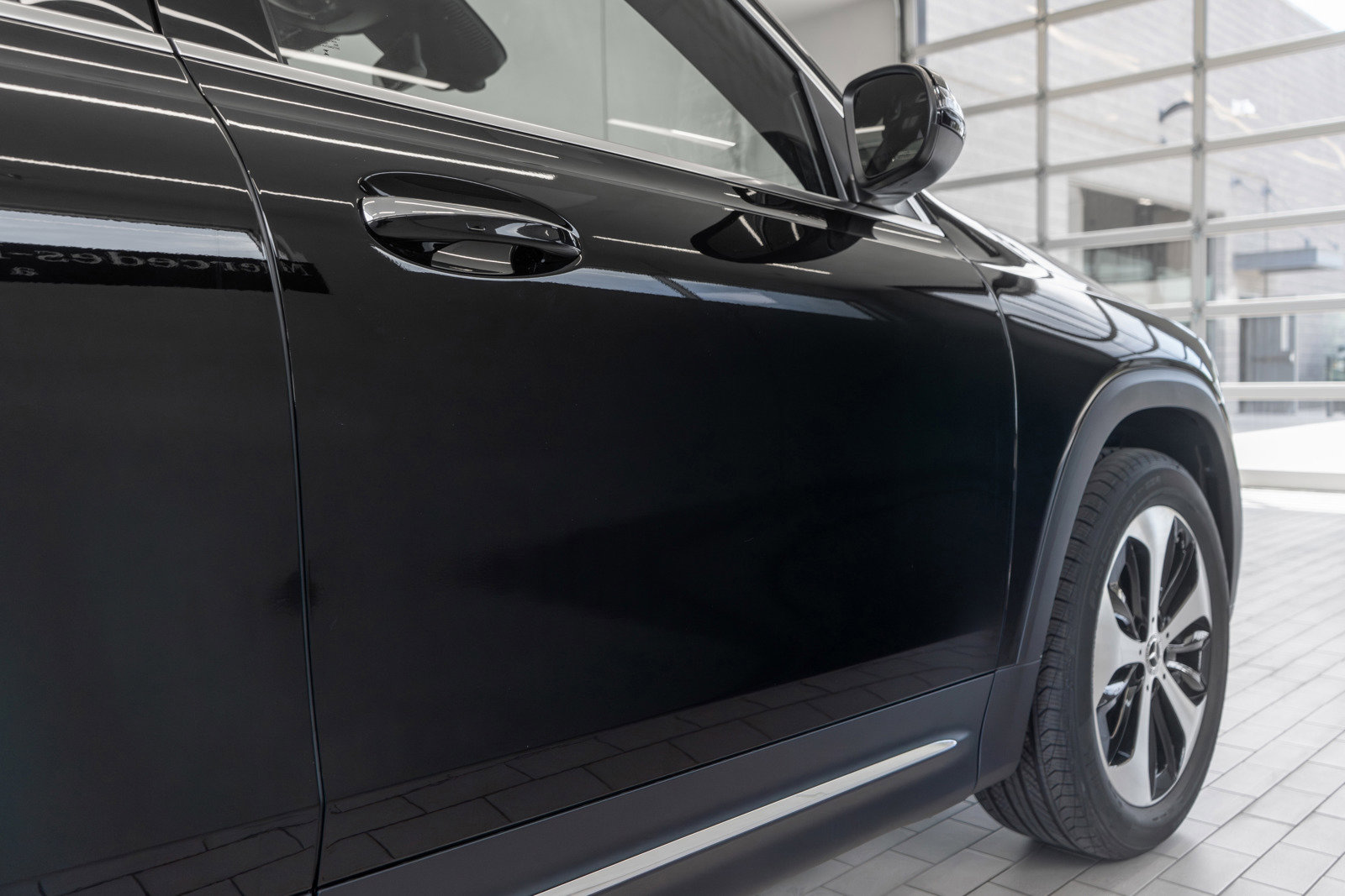 Used 2024 Mercedes-Benz GLB 250 w/ Exclusive Package image 30