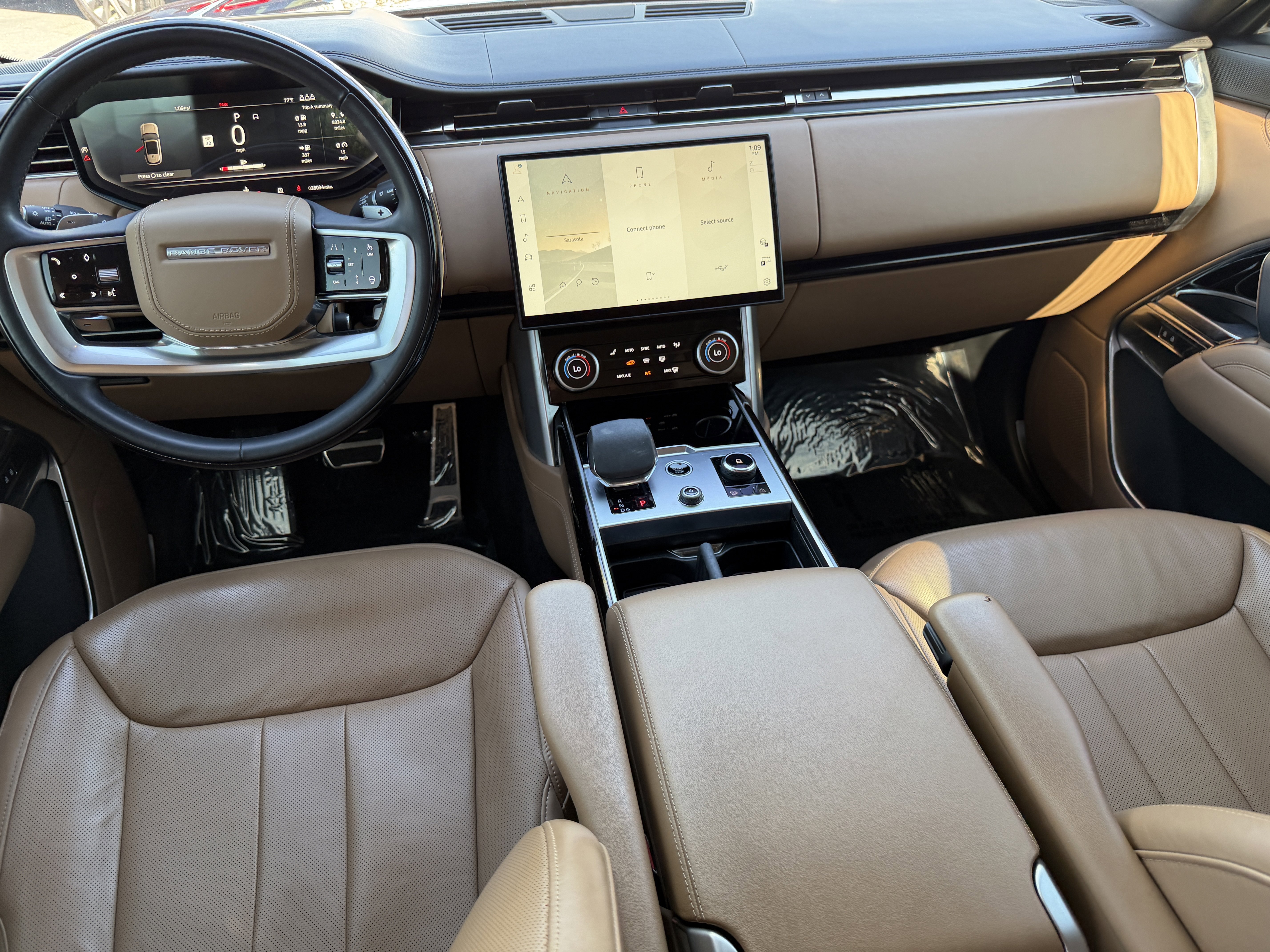 Used 2023 Land Rover Range Rover Long Wheelbase Autobiography image 13