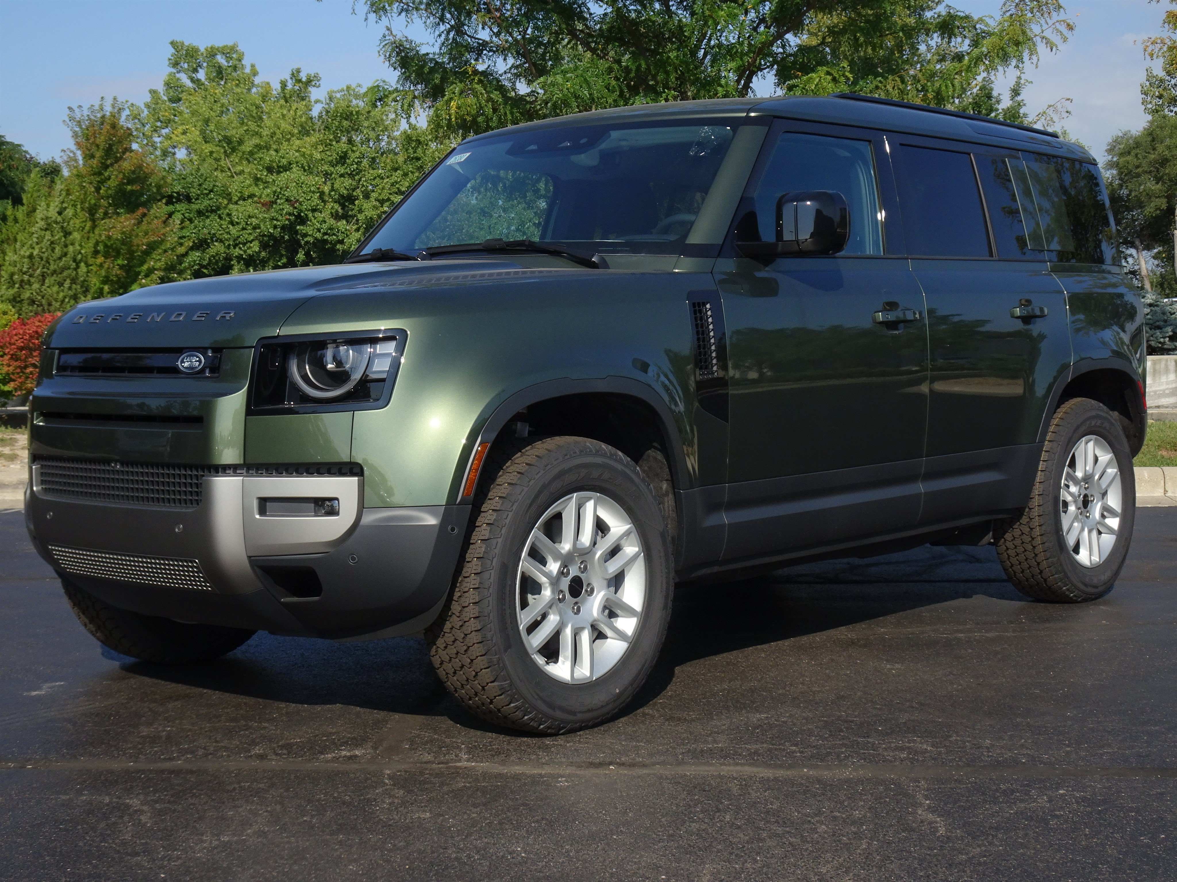 New 2026 Land Rover Defender 110 S AWD/4WD image 8