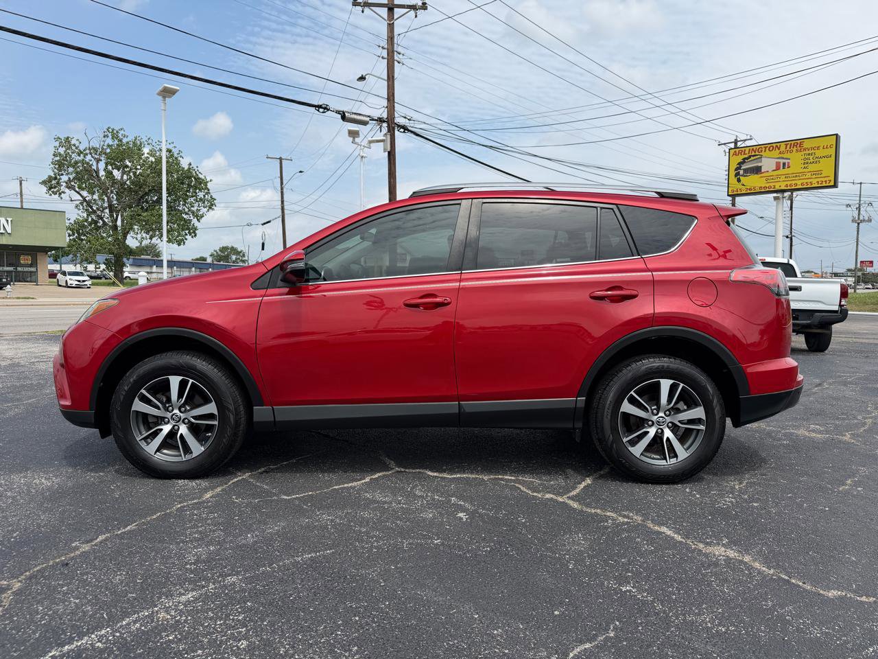 Used 2017 Toyota RAV4 XLE FWD image 8