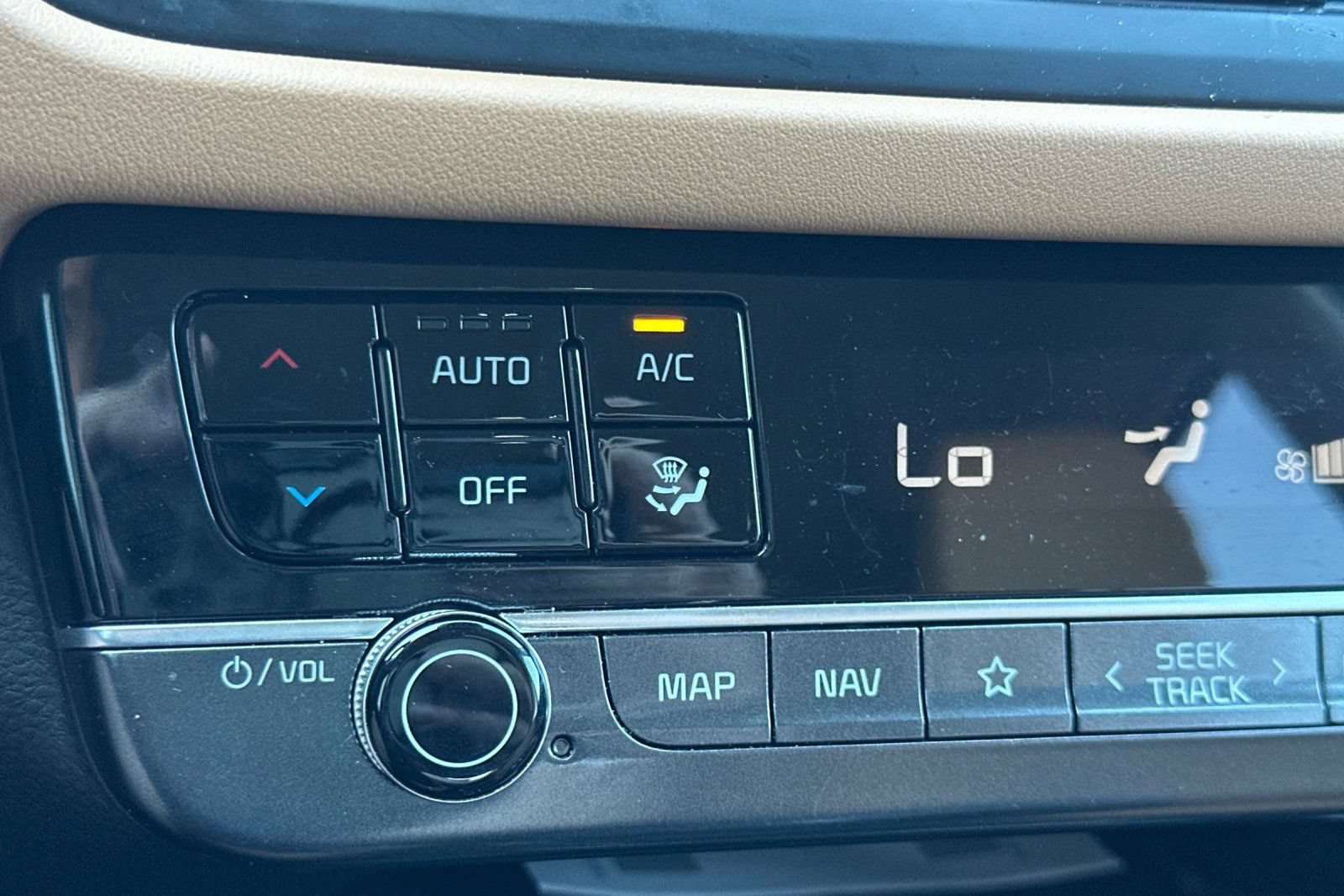 Certified 2024 Kia Seltos EX FWD image 29
