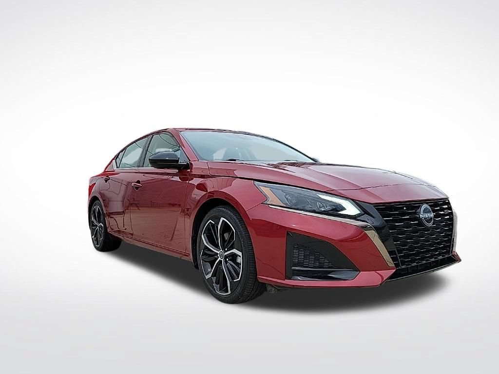 Used 2024 Nissan Altima 2.5 SR FWD image 7