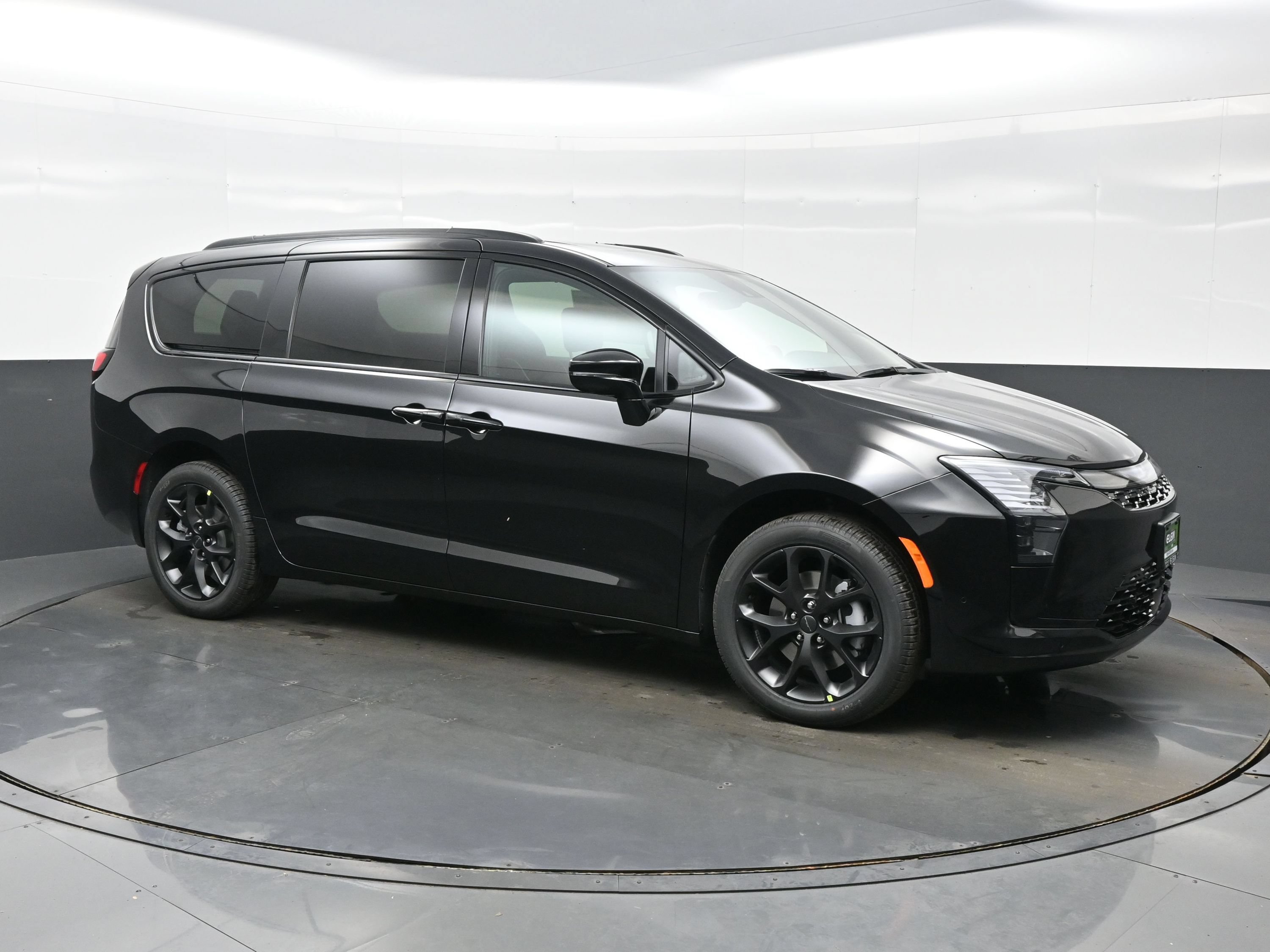 New 2027 Chrysler Pacifica Limited AWD/4WD image 10