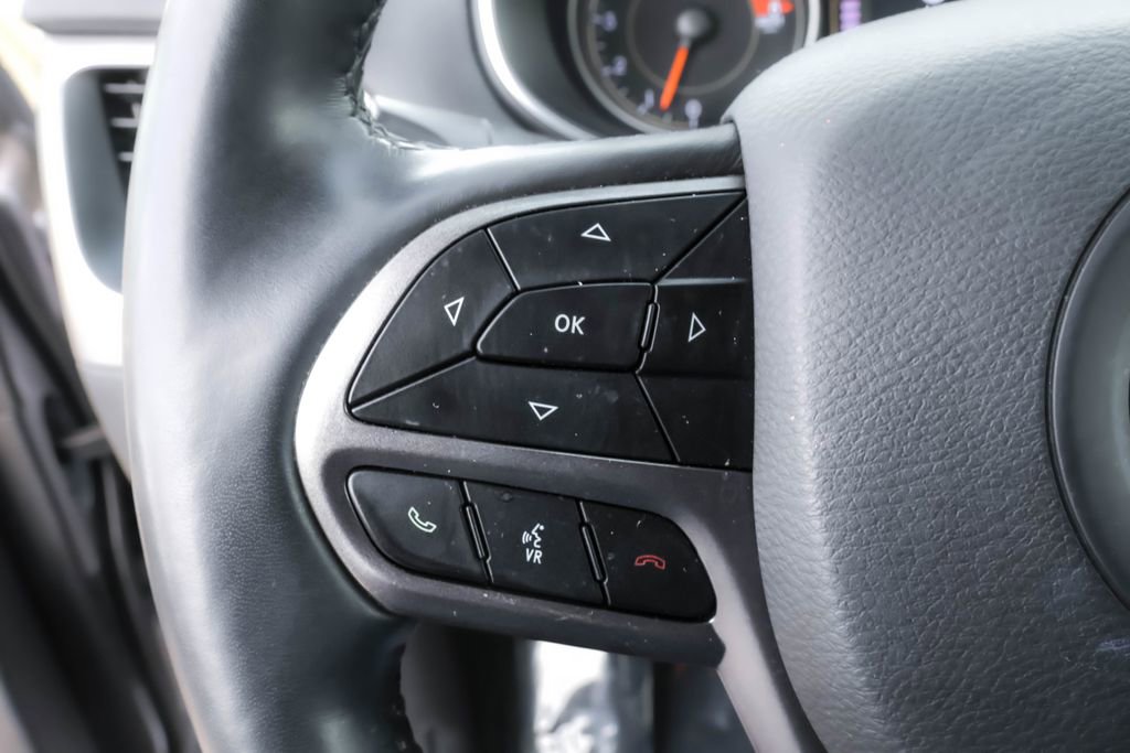 Used 2020 Jeep Cherokee Latitude Lux w/ Comfort/Convenience Group image 20