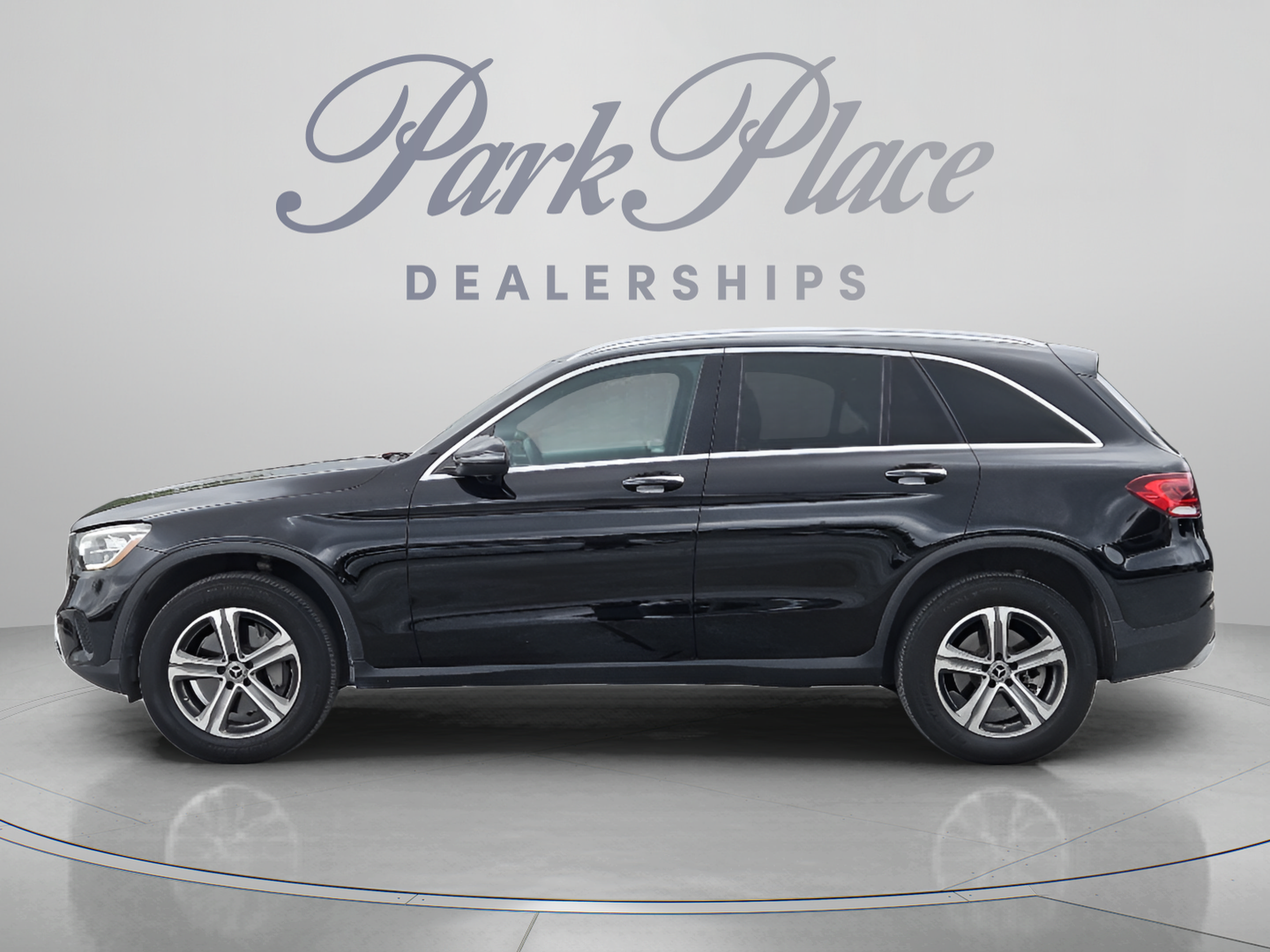 Used 2020 Mercedes-Benz GLC 300 image 2
