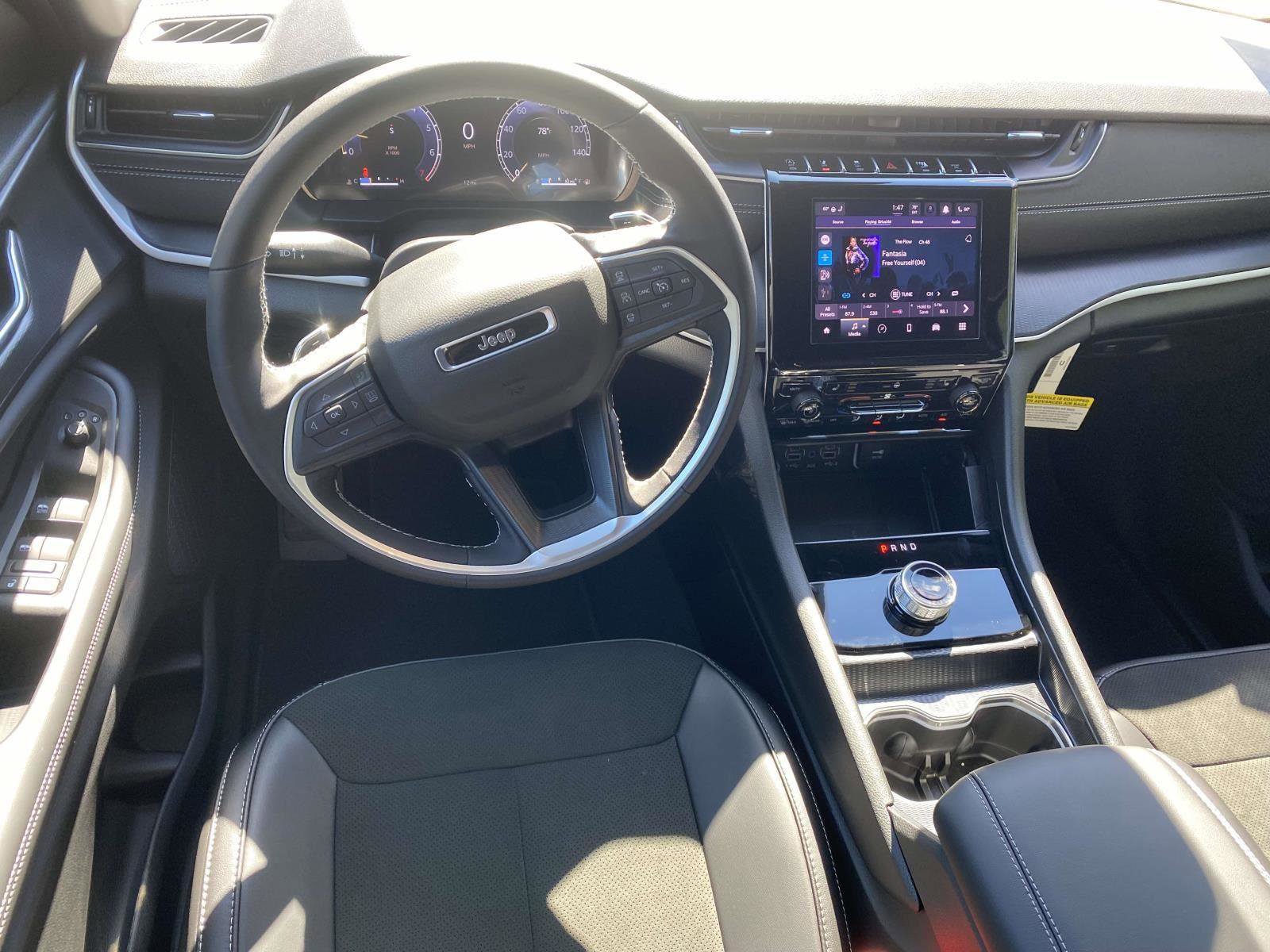 New 2025 Jeep Grand Cherokee Altitude image 12