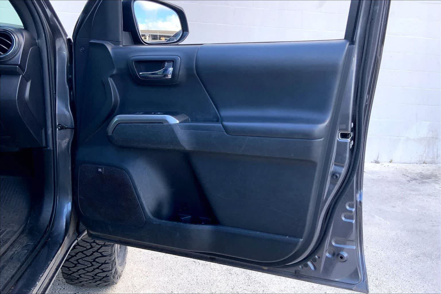 Used 2022 Toyota Tacoma Limited AWD/4WD image 28